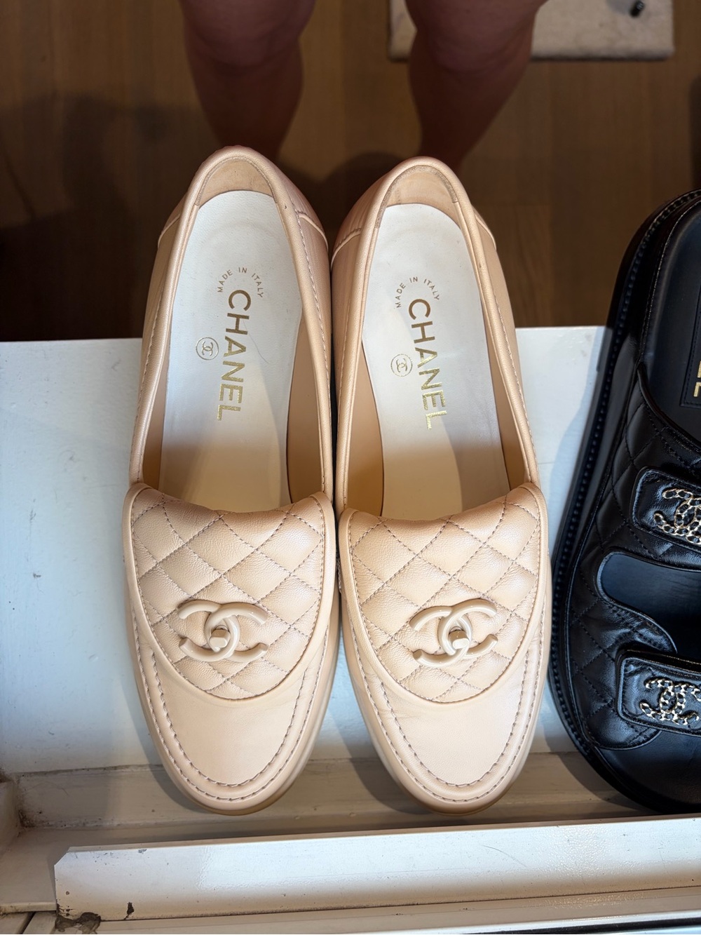 40.5 CHANEL Cream Quilted Leather CC Logo Loafers